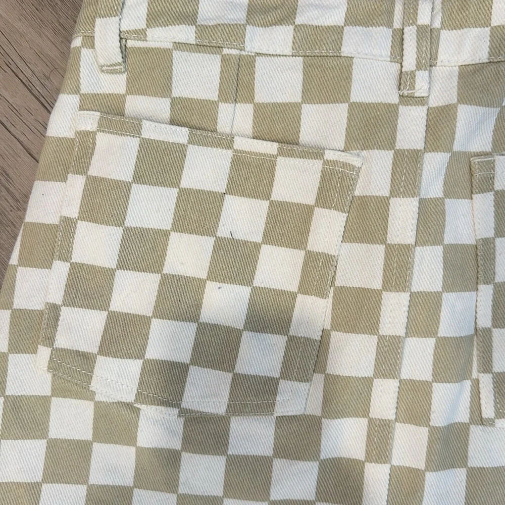 Tilly’s RSQ Tan and White Micro Mini checkered skirt Sz 24